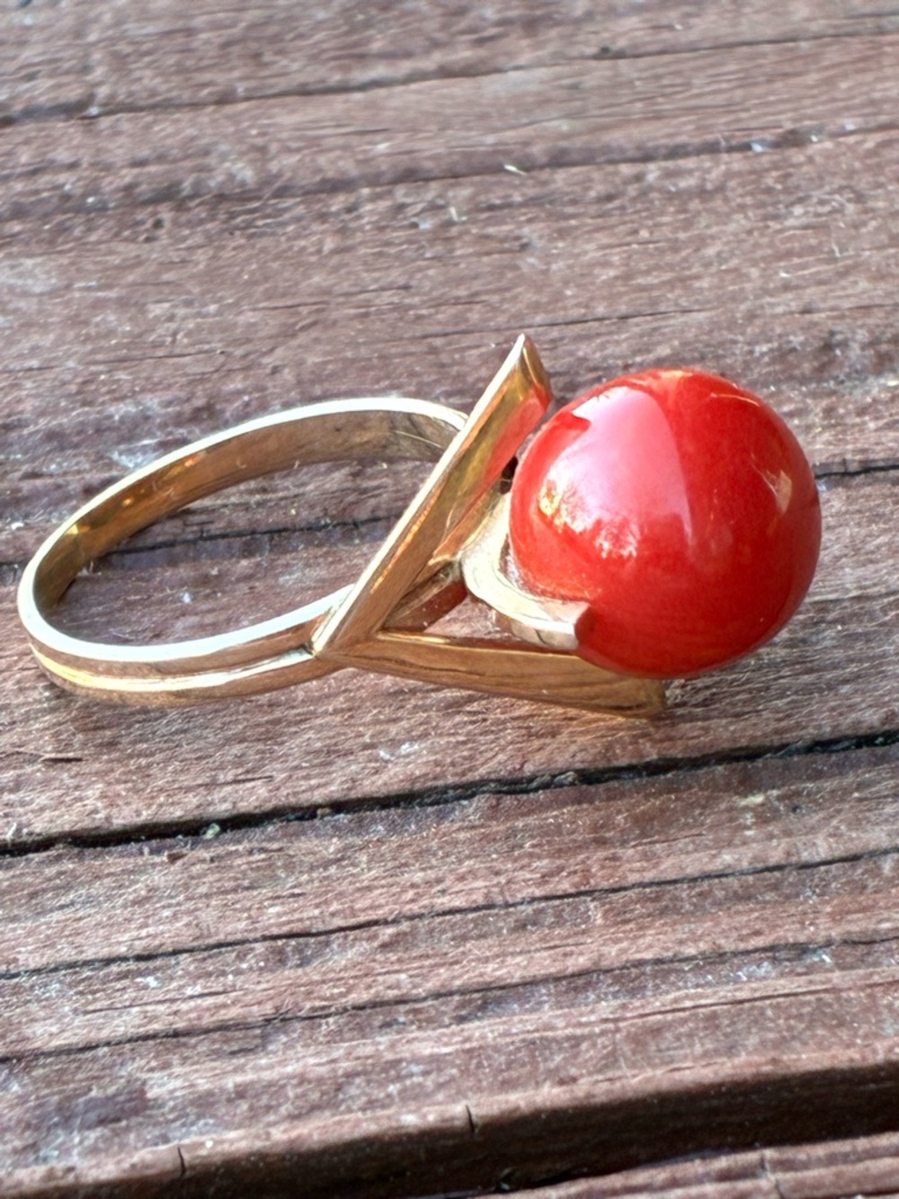 Gold Ring with Vibrant Red Cabochon Accent - Picture 3 of 7